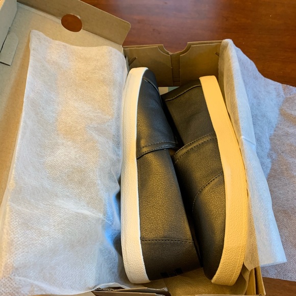 Brand New Toms Slip On - Picture 6 of 6